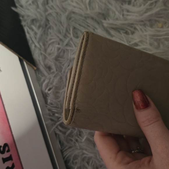 Chanel Camilla Tan W/ Gold Hardware✨️2 Compartment Card Holder (EUC)(17155922) - Picture 5 of 12